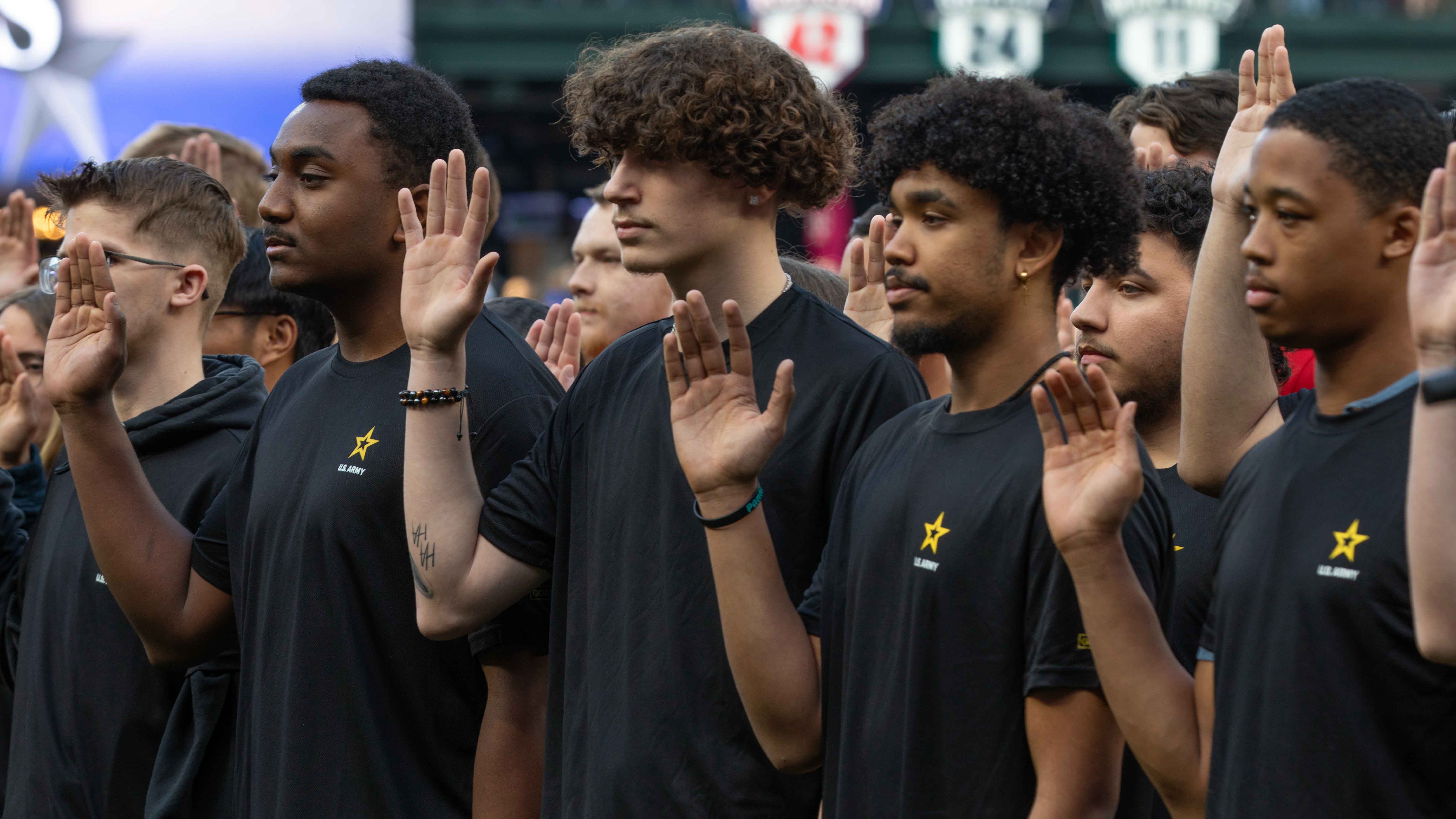 Army recruits taking oath