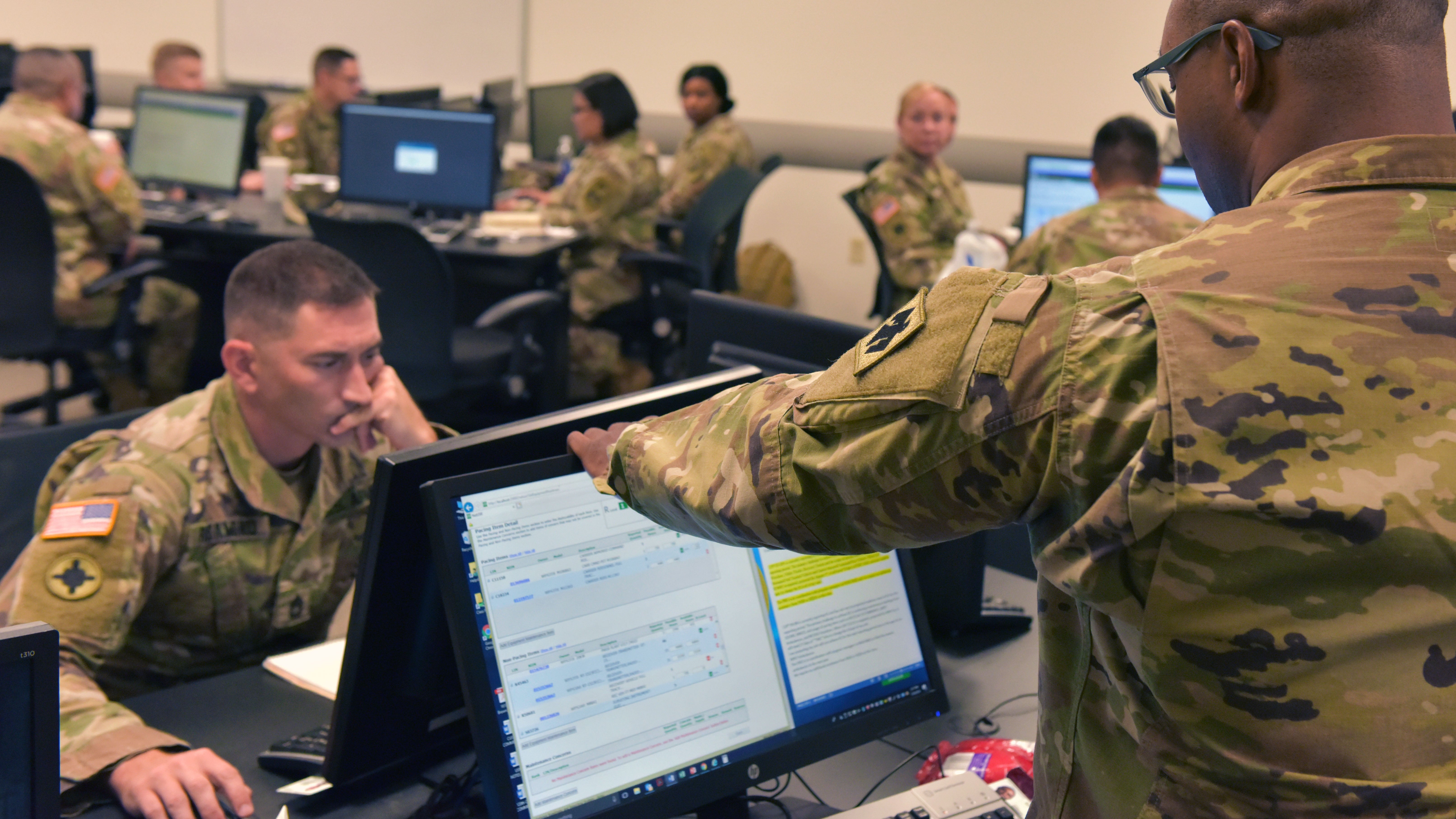 soldiers at computers