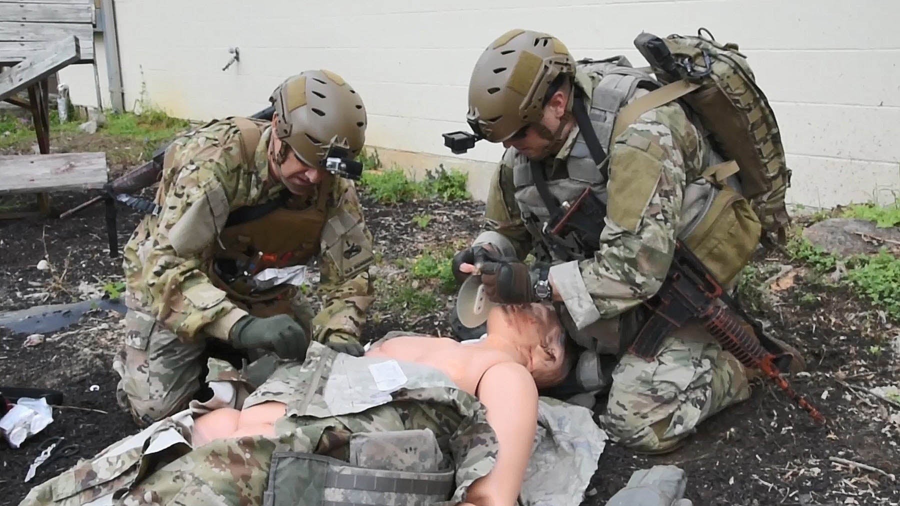 Army medics train