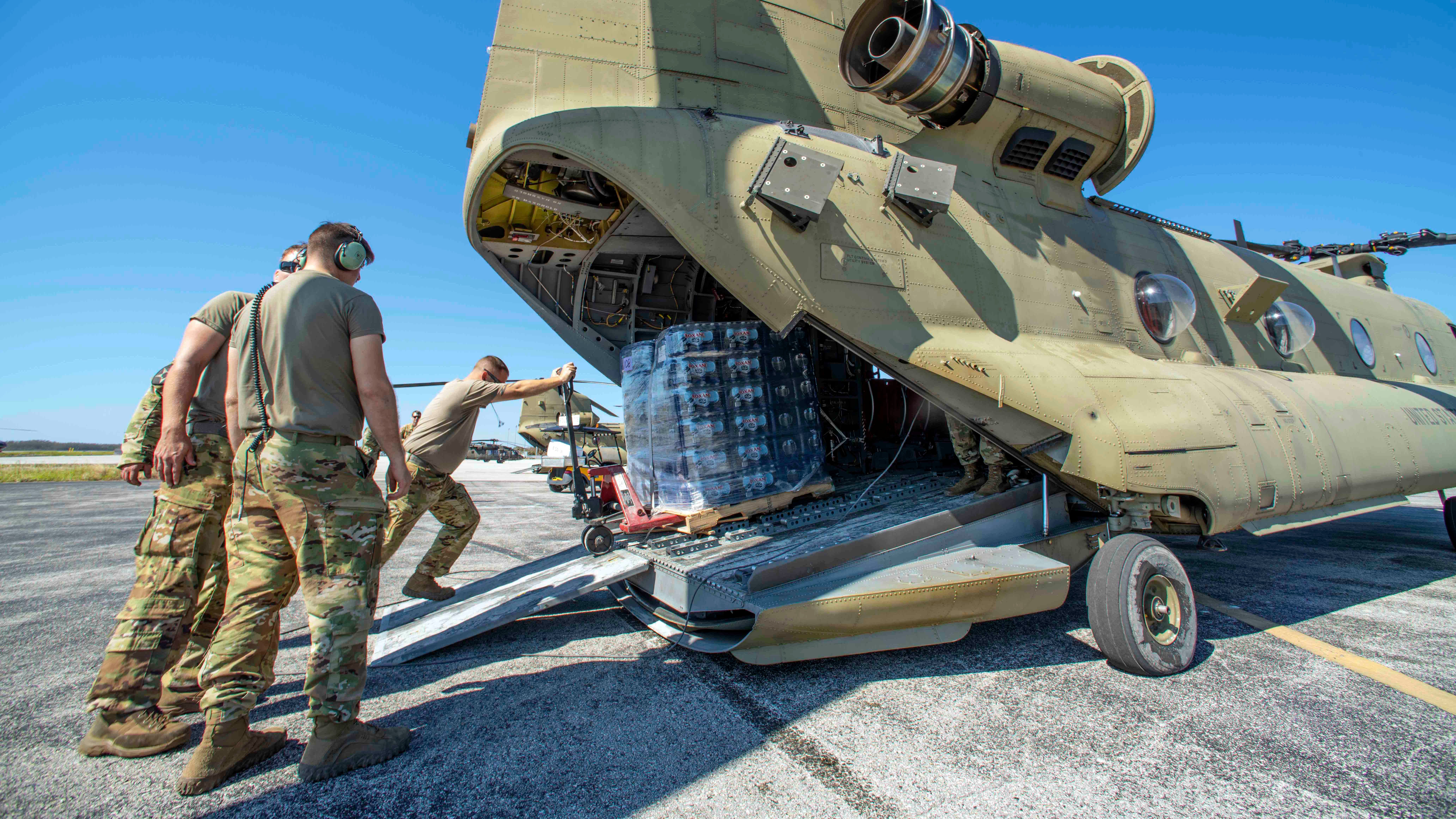 FLorida Guard soldiers loading a Chinook with hurricane relief supplies