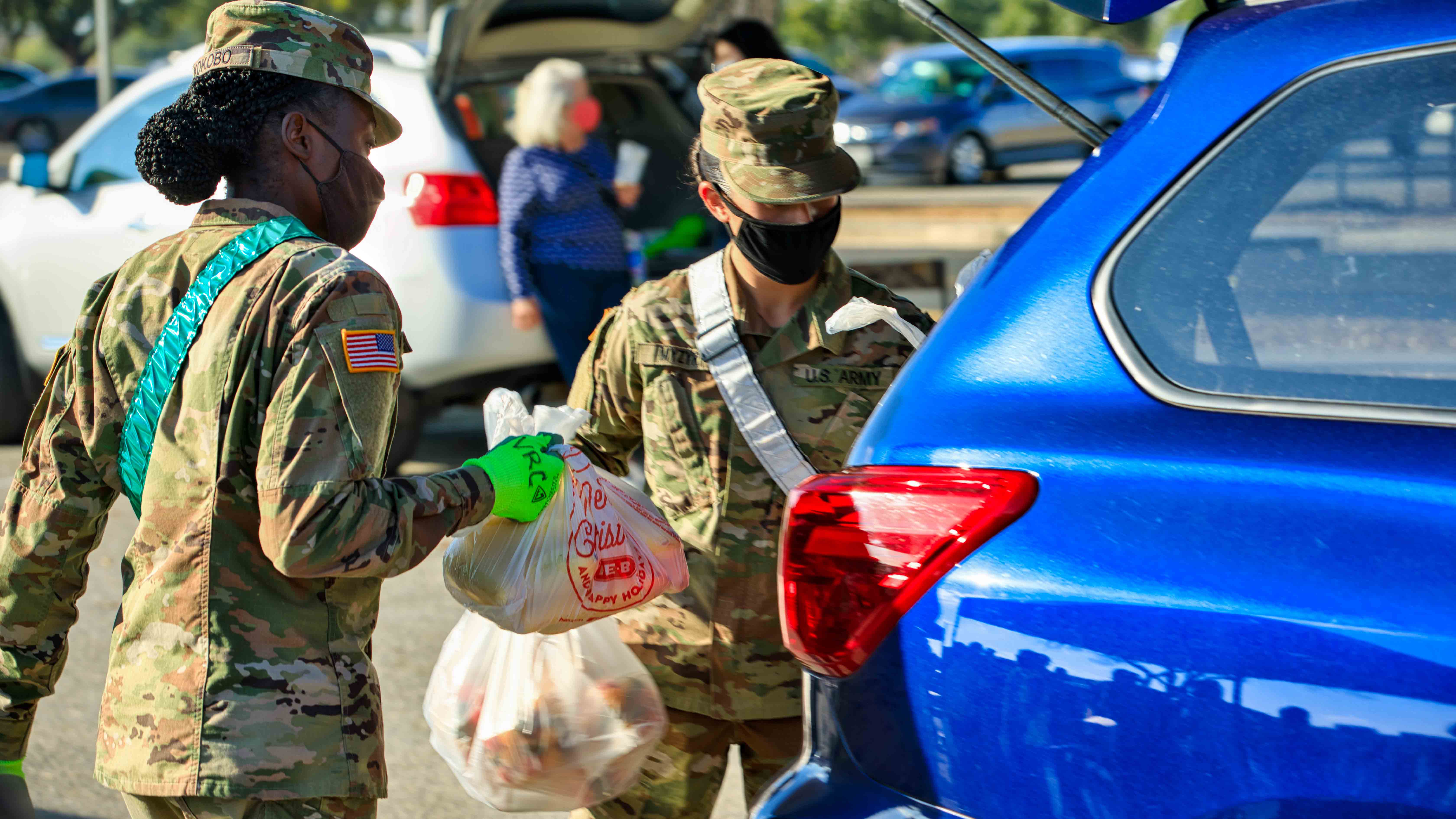Soldiers helping families at a food drive