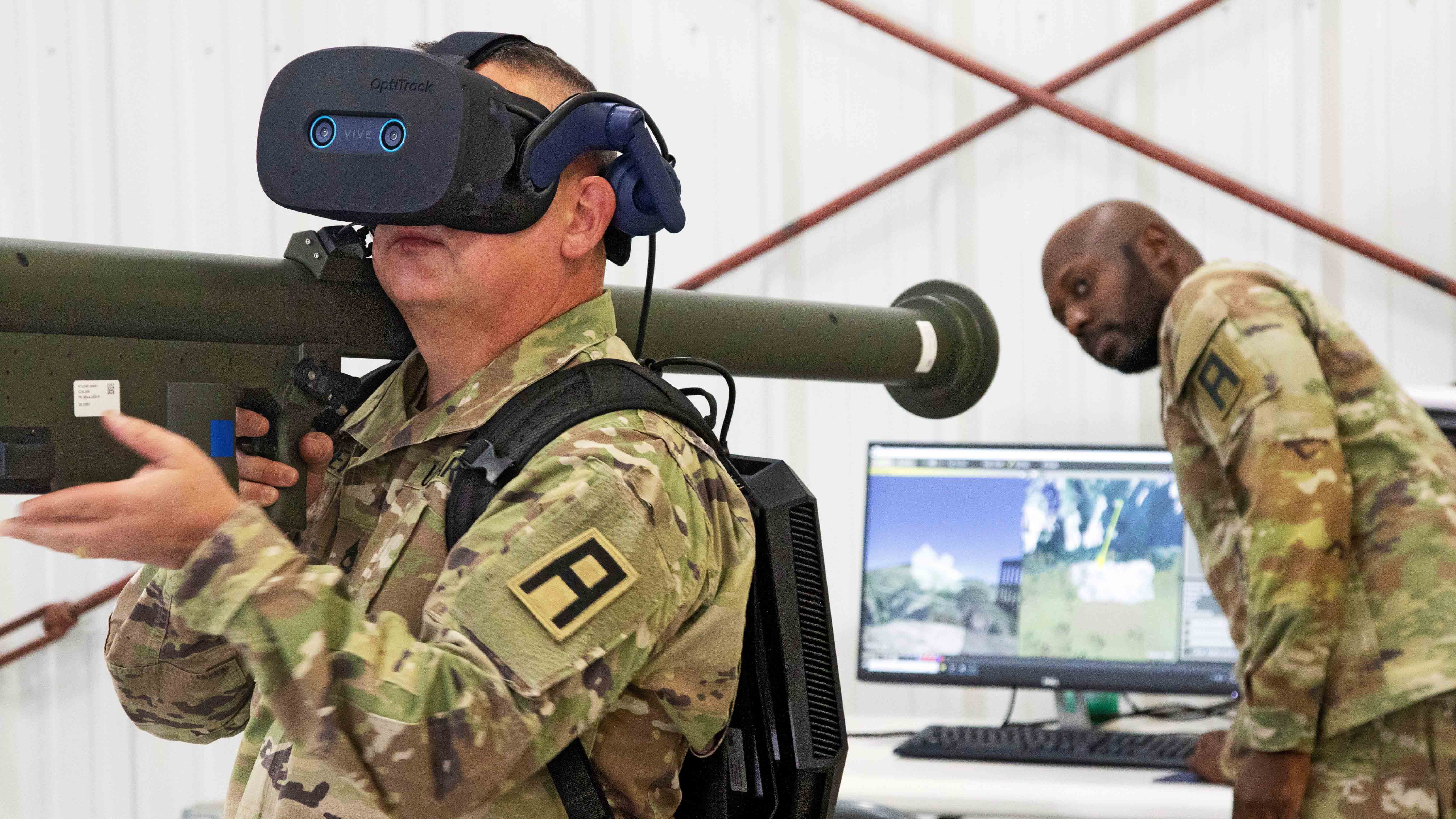 Soldiers training virtually