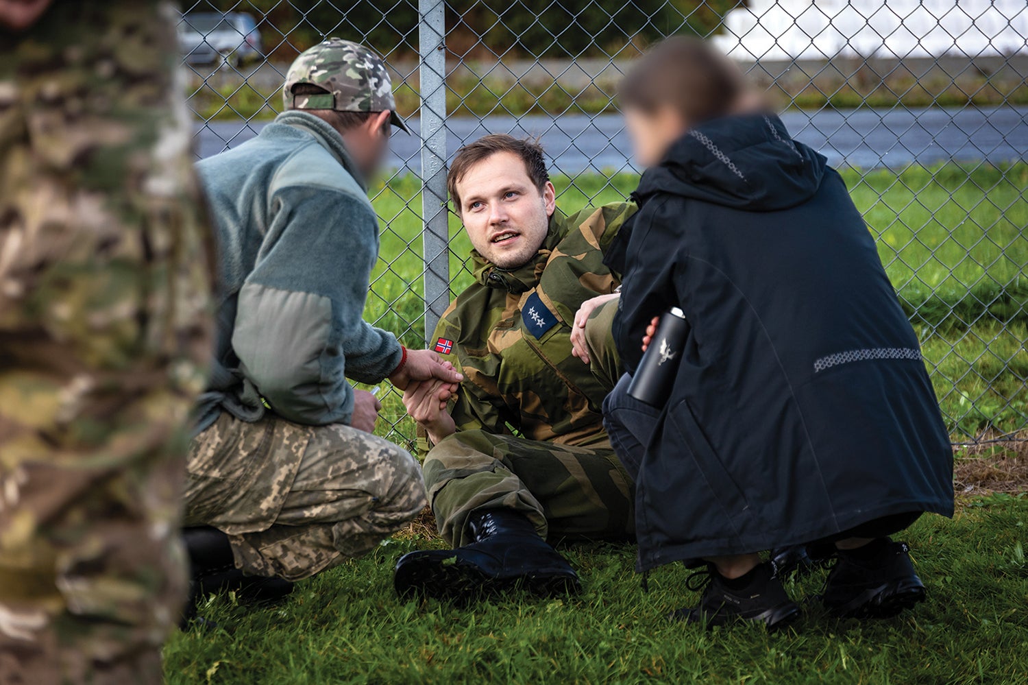 Participants work through an acute stress scenario. The faces of Ukrainian participants are blurred to protect their identities. (Credit: Norwegian Home Guard/Kristian Kapelrud)