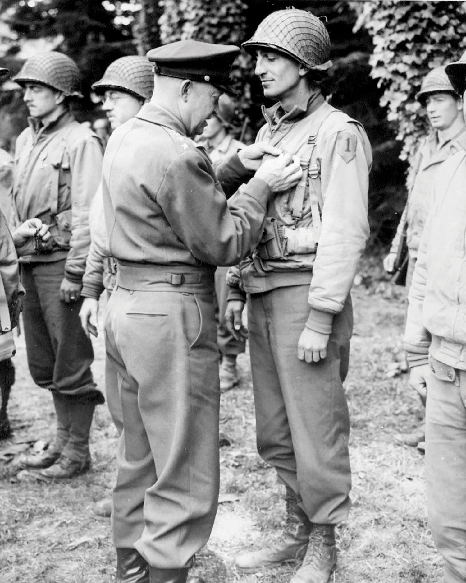 Supreme Allied Commander Gen. Dwight Eisenhower pins the Distinguished Service Cross on Capt. Joe Dawson for his heroic actions in Normandy, France, on D-Day in 1944. (Credit: National Archives)