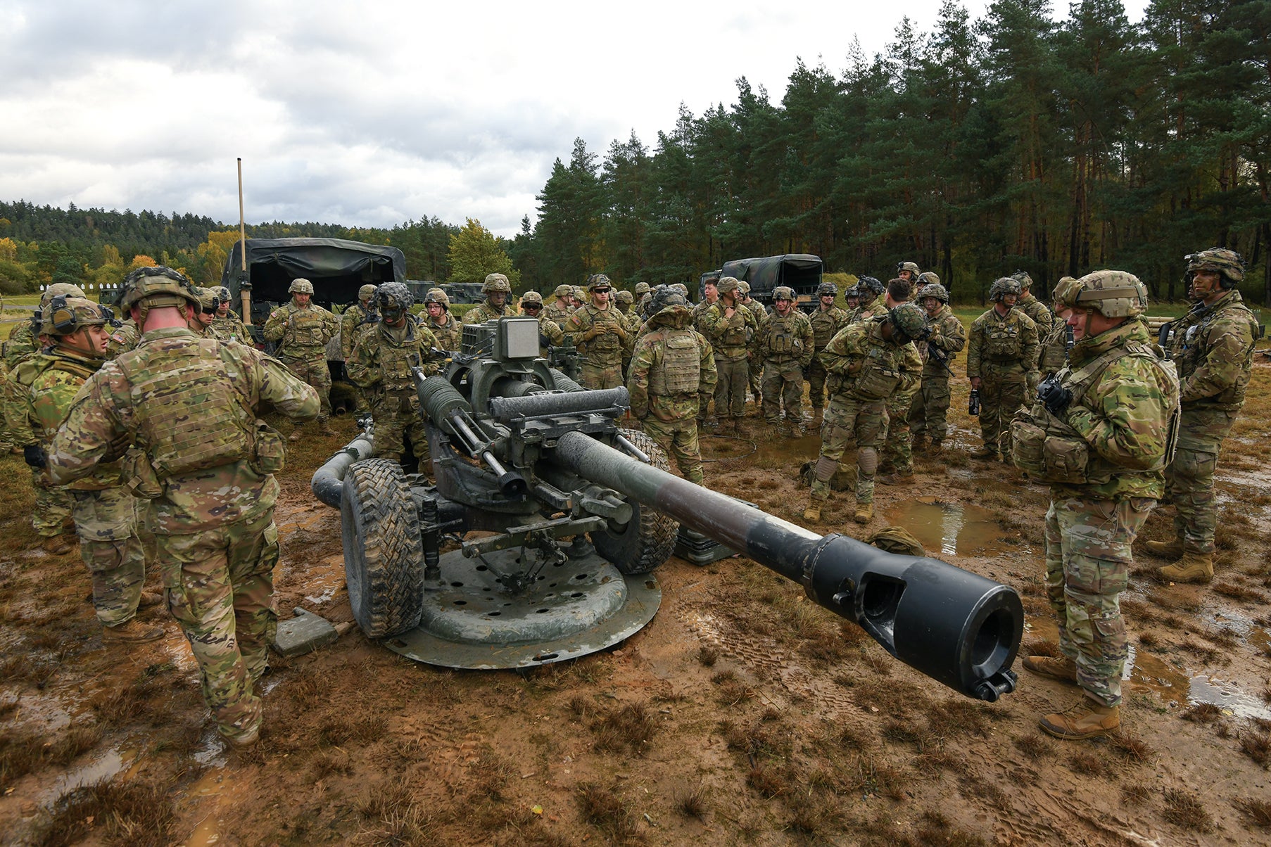 Soldiers with the 173rd Airborne Brigade and the 2nd Cavalry Regiment train on an M119 howitzer at Grafenwoehr Training Area, Germany. (Credit: U.S. Army/Markus Rauchenberger)