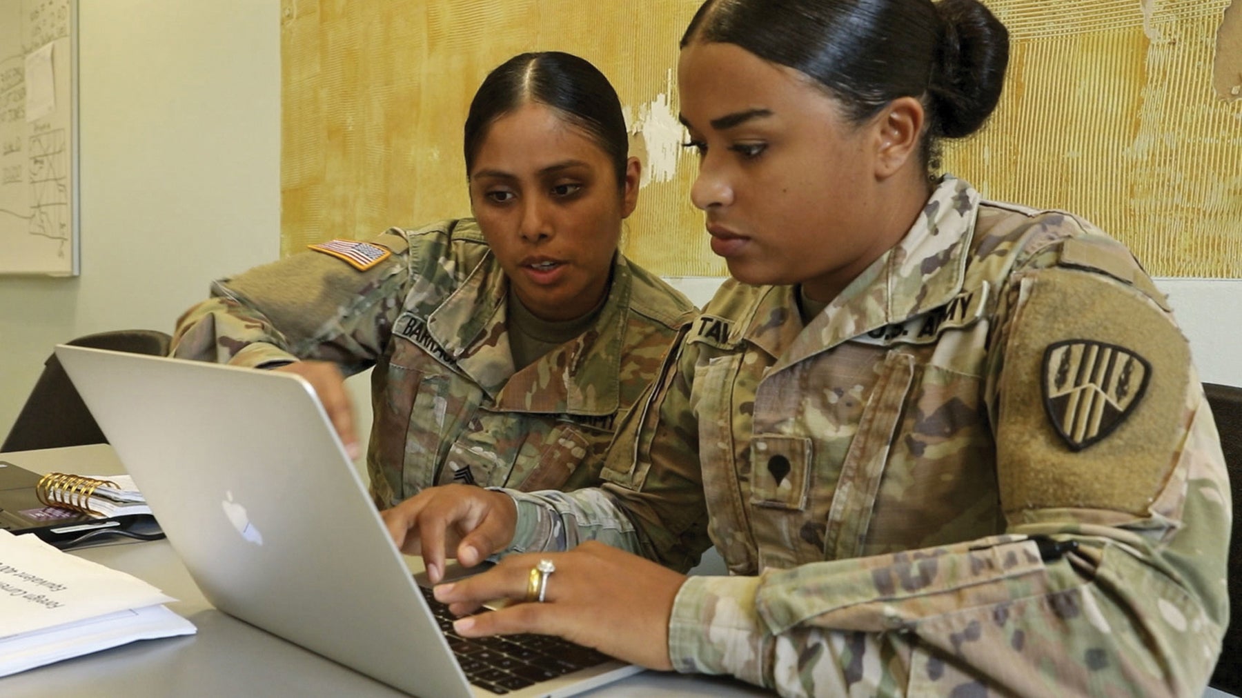 U.S. Army Reserve soldiers from the 369th Special Troops Battalion participate in an exercise for finance and comptroller troops at Joint Base McGuire-Dix-Lakehurst, New Jersey. (Credit: U.S. Army Reserve/Sgt. Zachary Johnson)