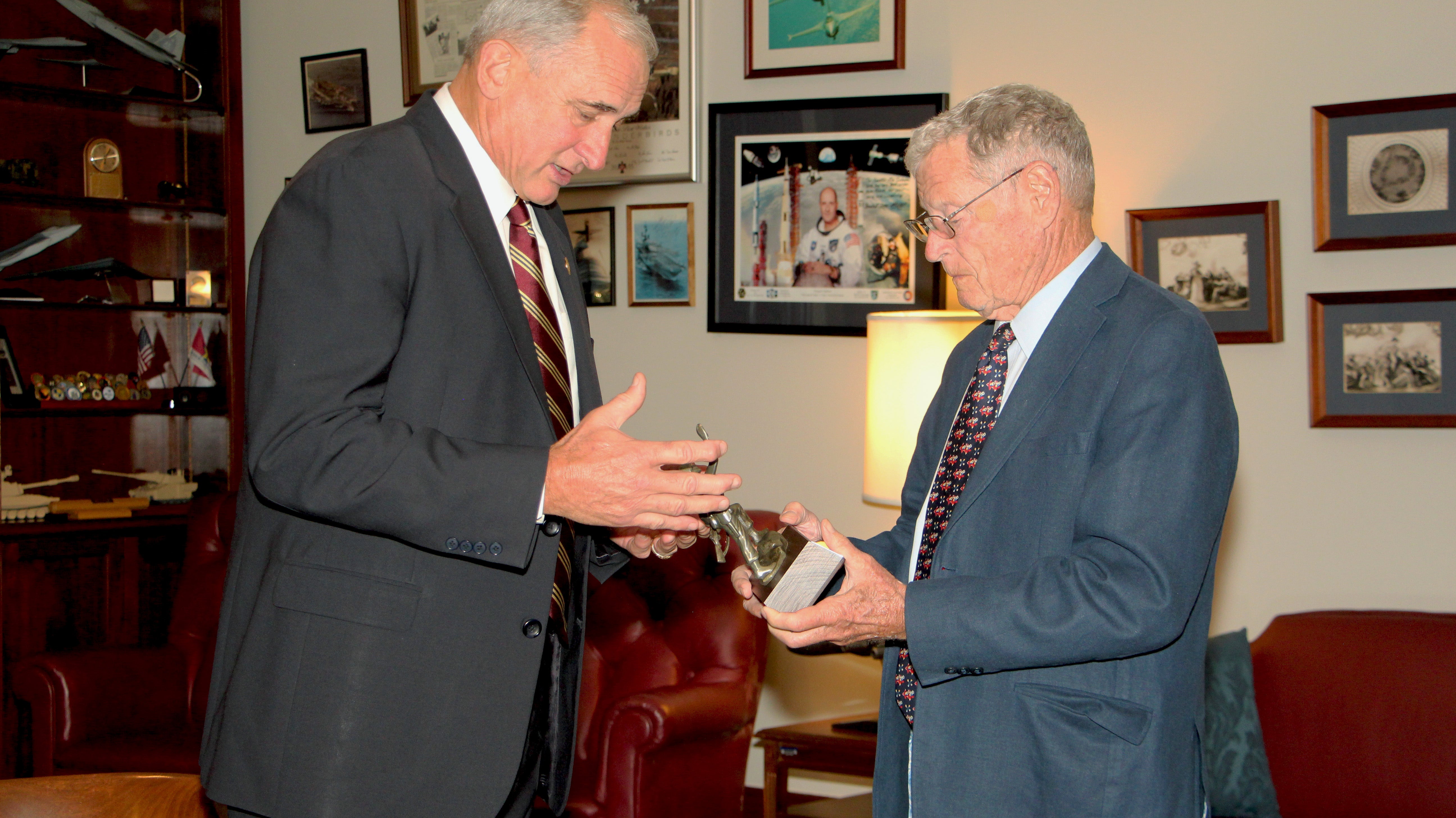 Senator Jim Inhofe receives award from retired Gen. Bob Brown 