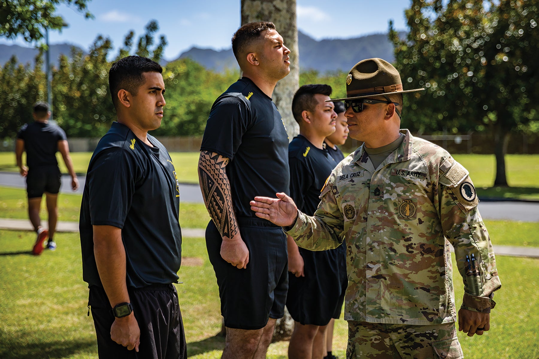 Sgt. 1st Class Landen Dela Cruz, right, a drill sergeant with the Hawaii Army National Guard’s Recruiting and Retention Battalion, instructs recruits at the Regional Training Institute, Waimanalo. (Army National Guard/Sgt. Lianne Hirano)